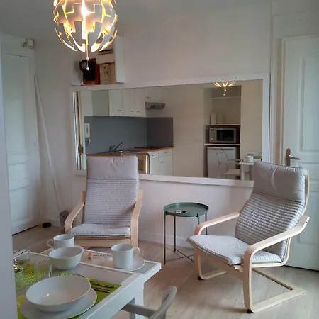 4 Personnes Quartier Montmartre Paris