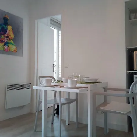 4 Personnes Quartier Montmartre Paris