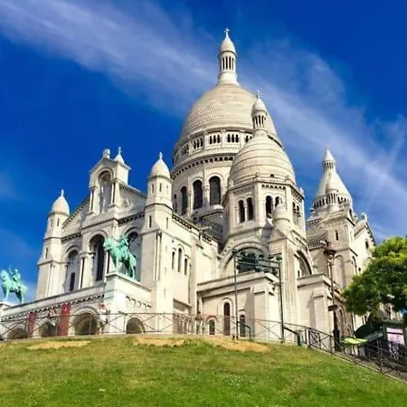 4 Personnes Quartier Montmartre Paris