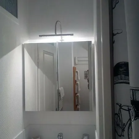 4 Personnes Quartier Montmartre Apartment *